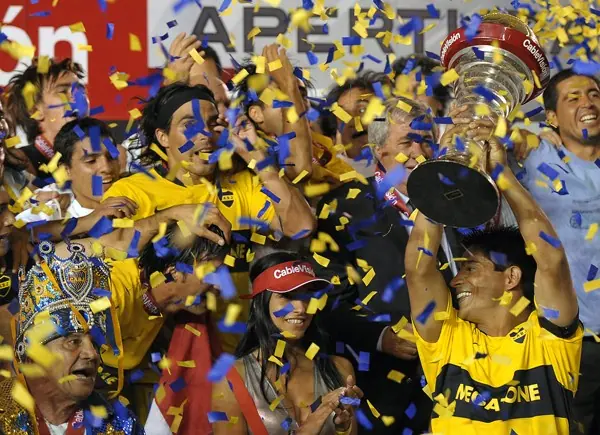 Gracias a la vida: Boca campeón, River último
