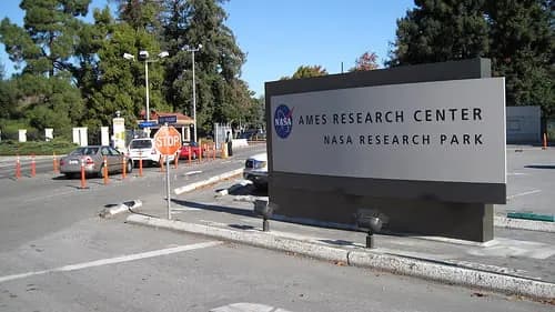 Recorriendo una base de la NASA y Singularity University